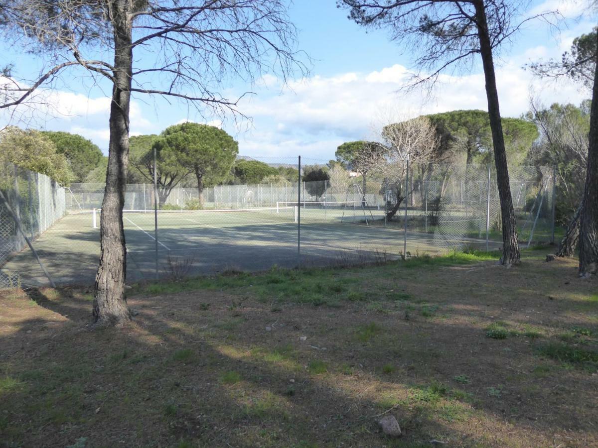 Résidences du golf Saint-Raphaël Esterno foto